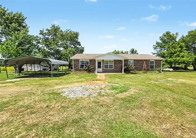 Photo 1 of Single family home for sale at 3034 E Davis Fld Rd, Muskogee, OK 74403 | MLS# 2624334 | Listing updated on 2026-08-31