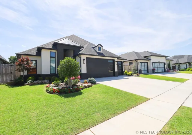 Photo 2 of Sale Pending at 12635 S Granite Ave, Bixby, OK 74008 | MLS# 2624380 | Listing updated on 2026-09-15