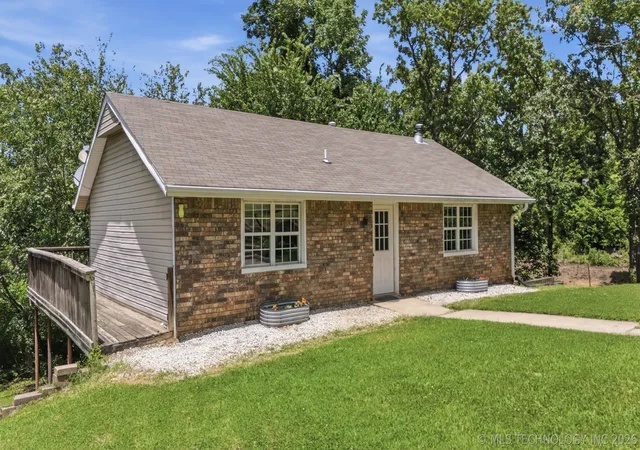 Photo 3 of Single family home for sale at 13685 E Crestview Dr, Claremore, OK 74019 | MLS# 2624383 | Listing updated on 2026-09-11