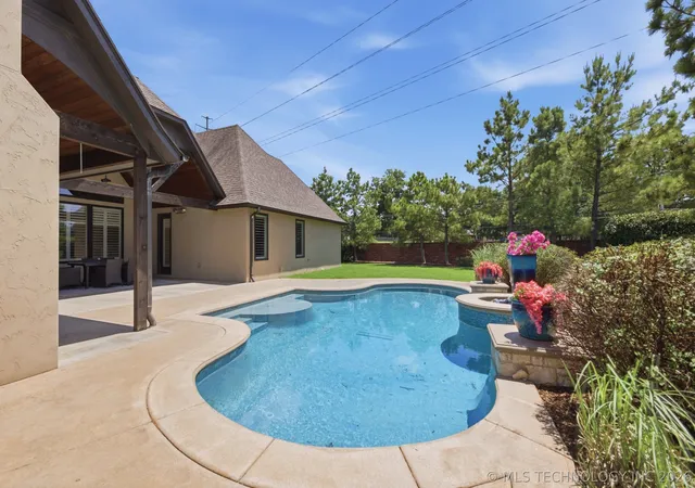 Photo 3 of Single family home for sale at 8008 S Galveston Ct, Tulsa, OK 74132 | MLS# 2624279 | Listing updated on 2026-09-04