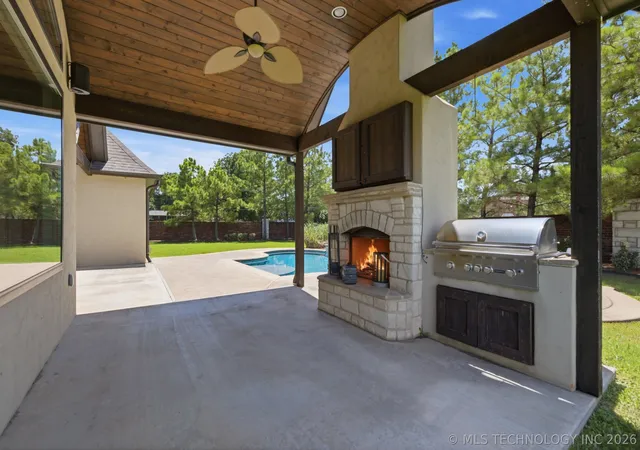 Photo 4 of Single family home for sale at 8008 S Galveston Ct, Tulsa, OK 74132 | MLS# 2624279 | Listing updated on 2026-09-04