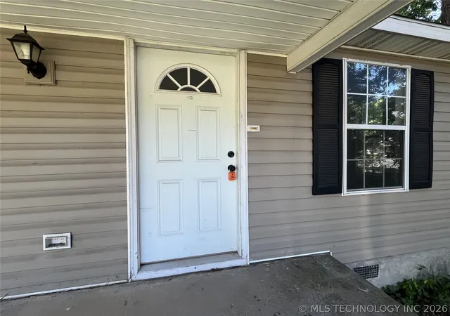Photo 2 of Sale Pending at 1121 D St Se, Ardmore, OK 73401 | MLS# 2624391 | Listing updated on 2026-09-04