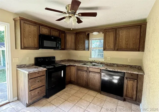 Photo 4 of Sale Pending at 1121 D St SE, Ardmore, OK 73401 | MLS# 2624391 | Listing updated on 2026-09-04