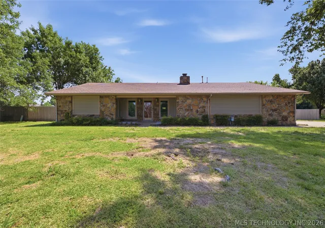 Photo 1 of Sale Pending at 10921 N 110th Eastavenue, Owasso, OK 74055 | MLS# 2624228 | Listing updated on 2026-09-06