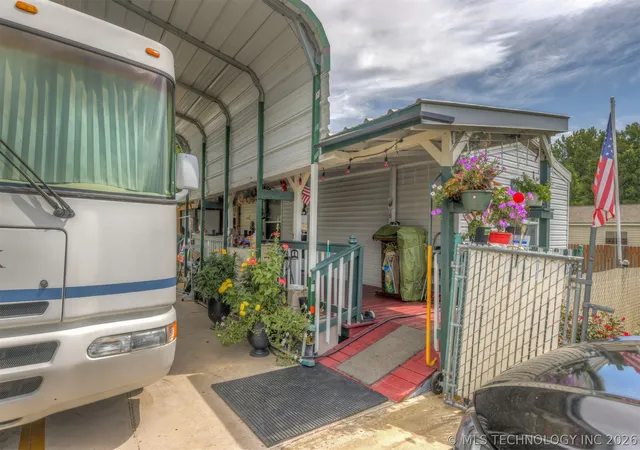 Photo 3 of Manufactured home for sale at 941 W 139th Place, Glenpool, OK 74033 | MLS# 2624435 | Listing updated on 2026-08-30