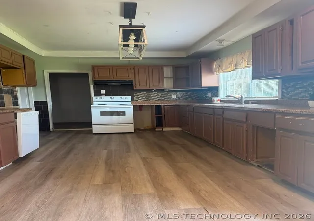 Photo 2 of Single family home for sale at 318 S Pecan St, Nowata, OK 74048 | MLS# 2624480 | Listing updated on 2026-09-24