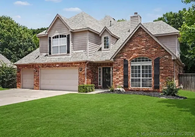 Photo 2 of Sale Pending at 107 S Yellowood Ave, Broken Arrow, OK 74012 | MLS# 2624477 | Listing updated on 2026-09-09