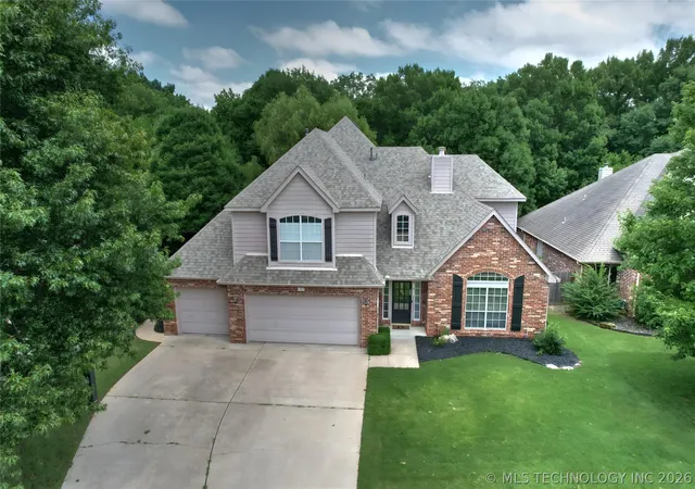 Photo 3 of Sale Pending at 107 S Yellowood Ave, Broken Arrow, OK 74012 | MLS# 2624477 | Listing updated on 2026-09-09