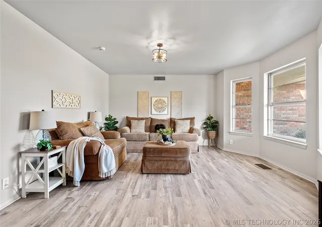 Photo 2 of Sale Pending at 2026 11th Avenue Nw, Ardmore, OK 73401 | MLS# 2624594 | Listing updated on 2026-09-13