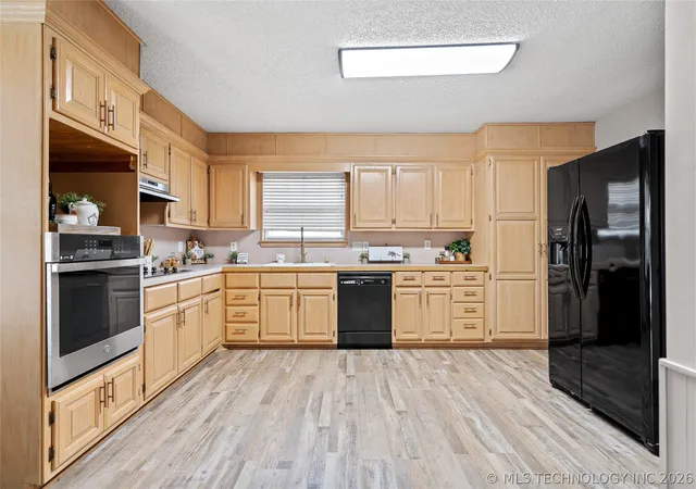 Photo 3 of Sale Pending at 2026 11th Avenue NW, Ardmore, OK 73401 | MLS# 2624594 | Listing updated on 2026-09-13