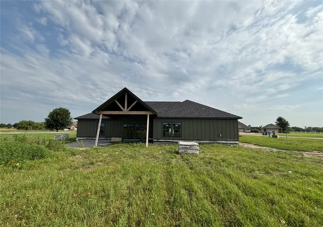 Photo 3 of Single family home for sale at 103 Keystone Ct, Pryor, OK 74361 | MLS# 2624529 | Listing updated on 2026-09-02