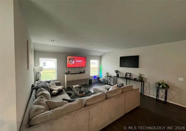Photo 3 of Single family home for sale at 29325 E 79th Terrace S, Broken Arrow, OK 74014 | MLS# 2624611 | Listing updated on 2026-09-10