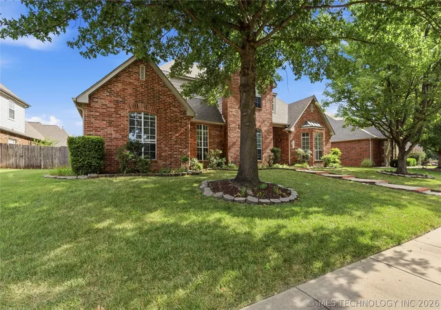 Photo 2 of Single family home for sale at 3901 W Roanoke St, Broken Arrow, OK 74011 | MLS# 2624554 | Listing updated on 2026-10-21