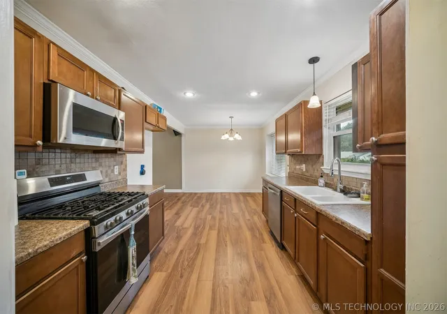 Photo 2 of Sale Pending at 3713 S Narcissus Ave, Broken Arrow, OK 74011 | MLS# 2624568 | Listing updated on 2026-09-14