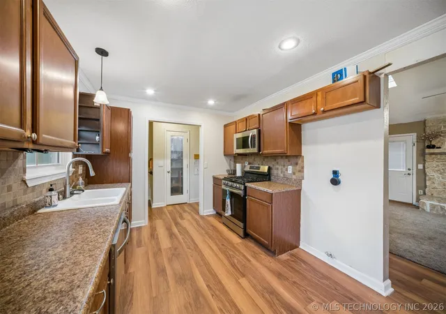 Photo 3 of Sale Pending at 3713 S Narcissus Ave, Broken Arrow, OK 74011 | MLS# 2624568 | Listing updated on 2026-09-14