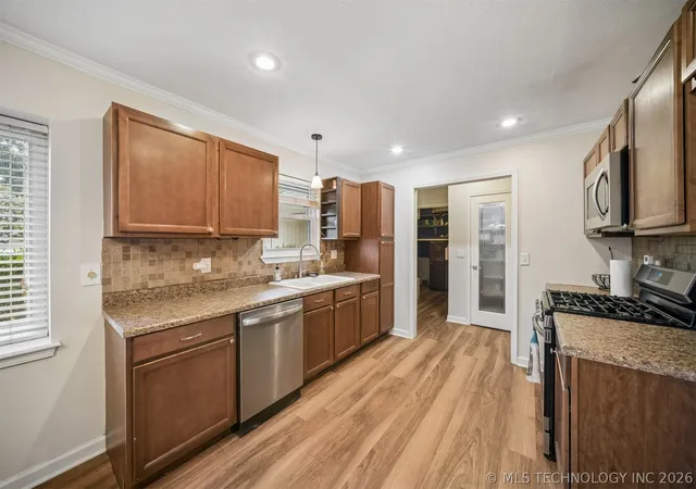 Photo 4 of Sale Pending at 3713 S Narcissus Ave, Broken Arrow, OK 74011 | MLS# 2624568 | Listing updated on 2026-09-14