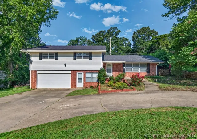 Photo 1 of Single family home for sale at 833 Winding Way, Bartlesville, OK 74006 | MLS# 2624674 | Listing updated on 2026-09-13