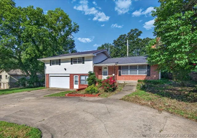 Photo 2 of Single family home for sale at 833 Winding Way, Bartlesville, OK 74006 | MLS# 2624674 | Listing updated on 2026-09-13