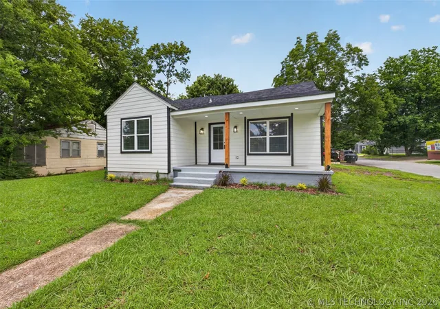 Photo 2 of Single family home for sale at 2300 Elgin St, Muskogee, OK 74401 | MLS# 2624711 | Listing updated on 2026-08-30