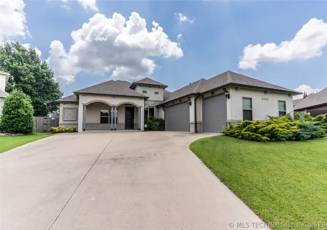 Photo 1 of Sale Pending at 2523 W New Orleans Pl, Broken Arrow, OK 74011 | MLS# 2624672 | Listing updated on 2026-09-02