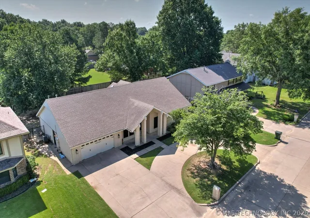 Photo 3 of Single family home for sale at 2504 Fort Davis Dr, Muskogee, OK 74403 | MLS# 2624774 | Listing updated on 2026-10-04