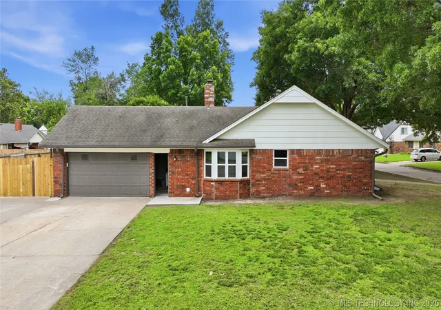 Photo 2 of Single family home for sale at 4001 S Maple Ave, Broken Arrow, OK 74011 | MLS# 2624809 | Listing updated on 2026-09-09