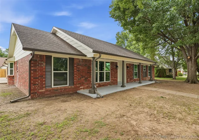 Photo 4 of Single family home for sale at 4001 S Maple Ave, Broken Arrow, OK 74011 | MLS# 2624809 | Listing updated on 2026-09-09