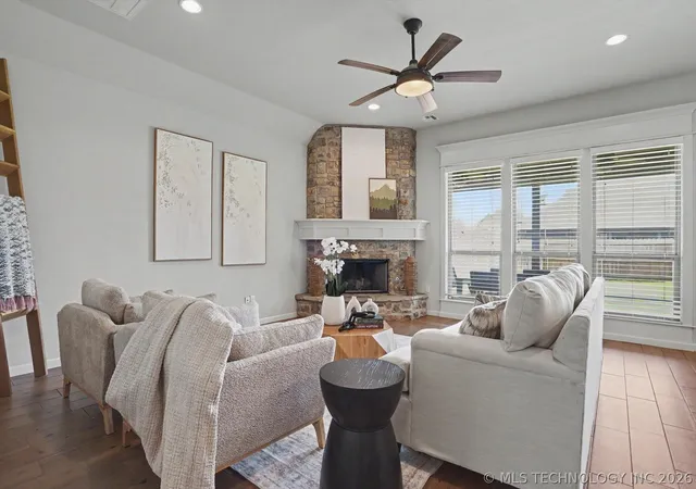 Photo 3 of Sale Pending at 6728 E 124th Place S, Bixby, OK 74008 | MLS# 2624802 | Listing updated on 2026-09-14