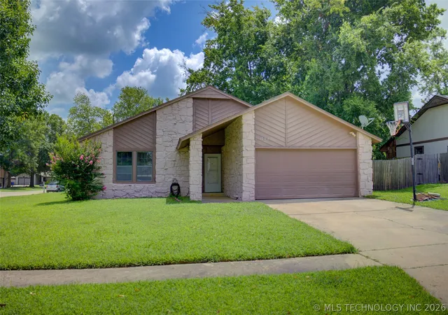 Photo 1 of Single family home for sale at 1709 N 21st Street, Broken Arrow, OK 74012 | MLS# 2624699 | Listing updated on 2026-10-21