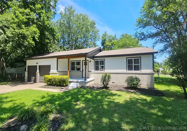 Photo 2 of Sale Pending at 8121 E 124th Street S, Bixby, OK 74008 | MLS# 2624904 | Listing updated on 2026-09-10