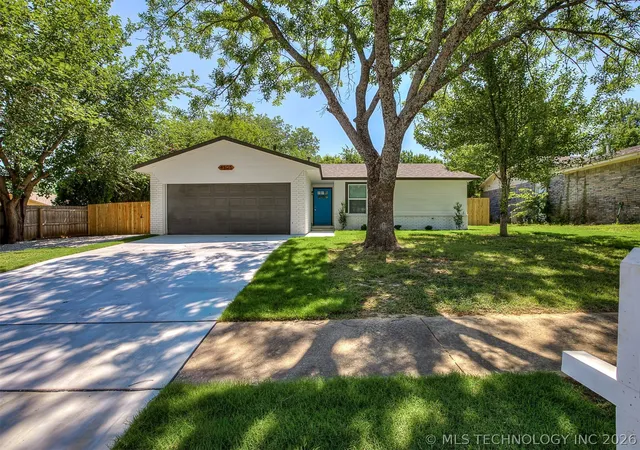 Photo 3 of Sale Pending at 4305 S 1st Place, Broken Arrow, OK 74011 | MLS# 2624867 | Listing updated on 2026-09-25
