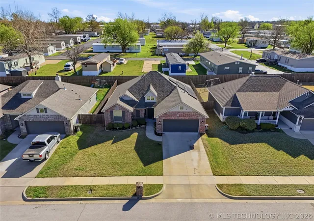 Photo 3 of Single family home for sale at 5421 Skylane Dr, Sand Springs, OK 74063 | MLS# 2624927 | Listing updated on 2026-09-25