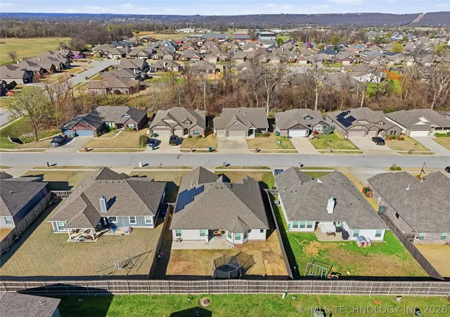 Photo 3 of Single family home for sale at 5421 Skylane Dr, Sand Springs, OK 74063 | MLS# 2624927 | Listing updated on 2026-09-25