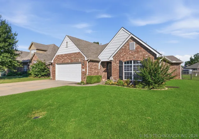 Photo 2 of Single family home for sale at 9001 N 156th Eastplace, Owasso, OK 74055 | MLS# 2624542 | Listing updated on 2026-09-14