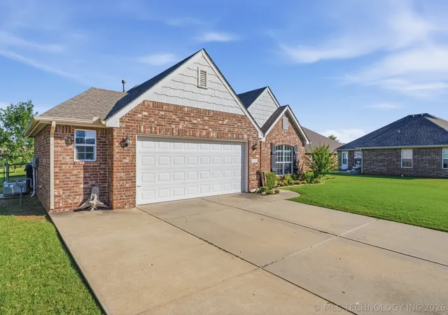 Photo 3 of Single family home for sale at 9001 N 156th Eastplace, Owasso, OK 74055 | MLS# 2624542 | Listing updated on 2026-09-14