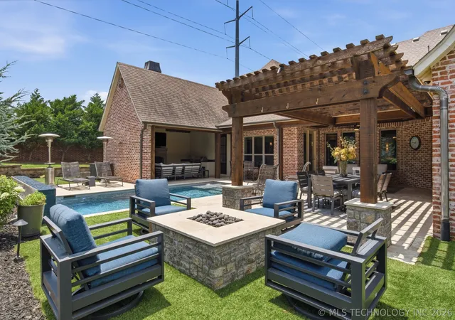 Photo 4 of Single family home for sale at 8007 S Galveston Ct, Tulsa, OK 74132 | MLS# 2624965 | Listing updated on 2026-09-06