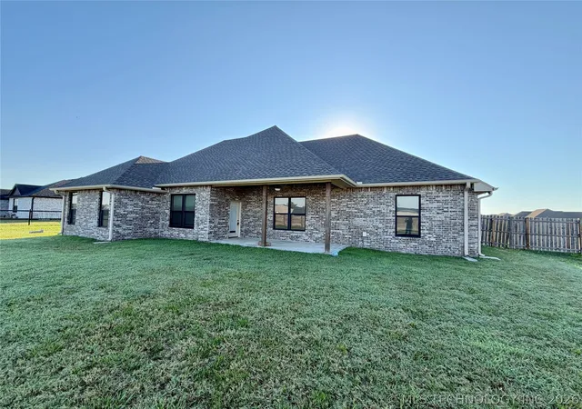 Photo 3 of Single family home for sale at 5937 S Julian Blvd, Muskogee, OK 74403 | MLS# 2624305 | Listing updated on 2026-09-12