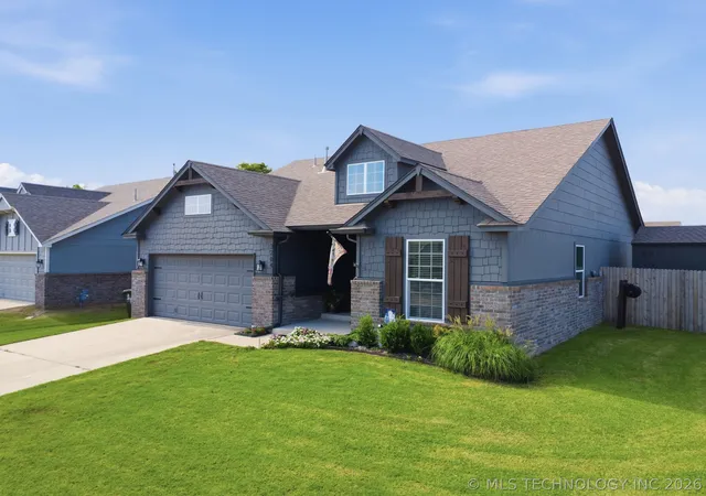 Photo 2 of Sale Pending at 3204 W Charlotte St, Broken Arrow, OK 74011 | MLS# 2624204 | Listing updated on 2026-08-31
