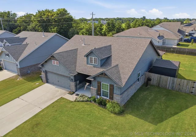 Photo 3 of Sale Pending at 3204 W Charlotte St, Broken Arrow, OK 74011 | MLS# 2624204 | Listing updated on 2026-08-31