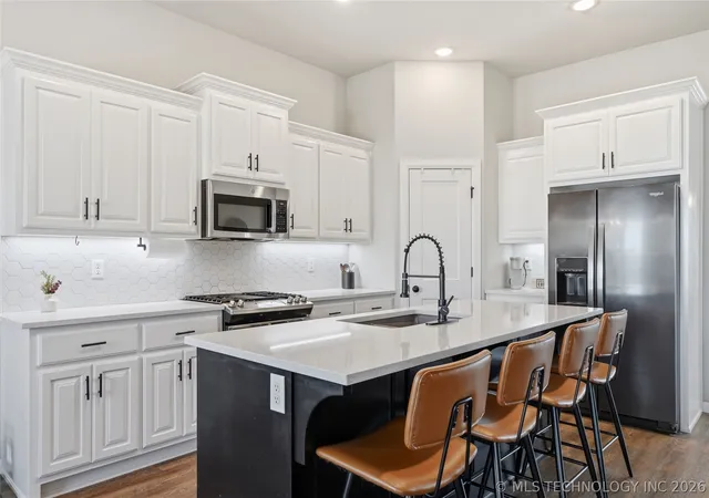 Photo 3 of Single family home for sale at 13866 S 21st Place E, Bixby, OK 74008 | MLS# 2625042 | Listing updated on 2026-08-31