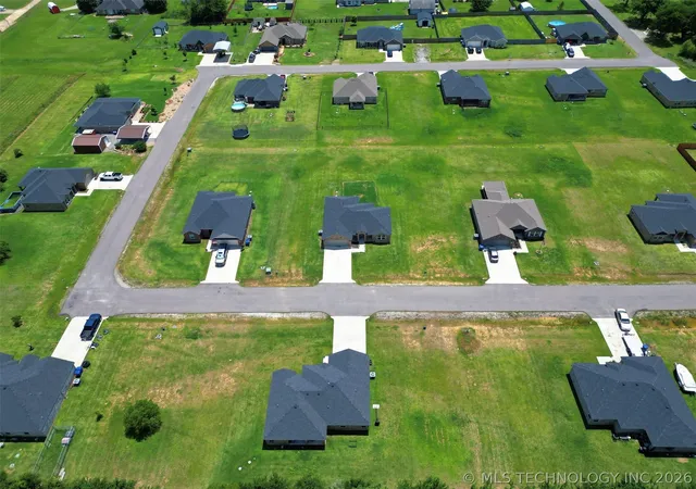 Photo 2 of Sale Pending at 29 Huntington Beach Dr, Durant, OK 74701 | MLS# 2624864 | Listing updated on 2026-09-20