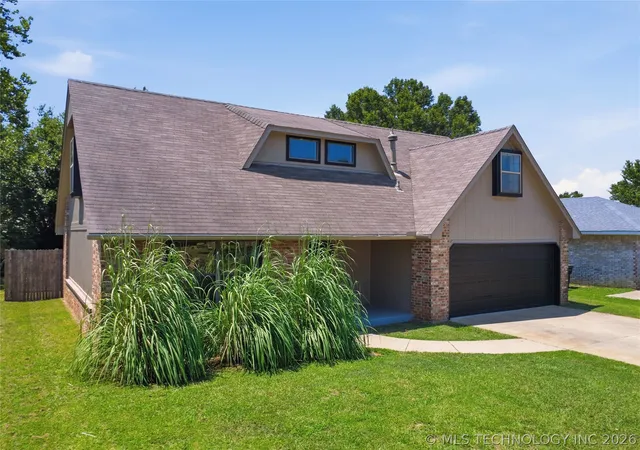 Photo 2 of Single family home for sale at 2007 S Missouri Ct, Claremore, OK 74019 | MLS# 2623542 | Listing updated on 2026-09-01