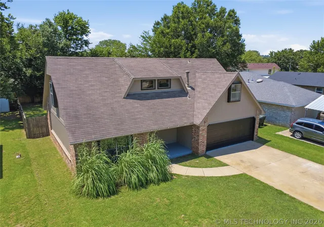 Photo 3 of Single family home for sale at 2007 S Missouri Ct, Claremore, OK 74019 | MLS# 2623542 | Listing updated on 2026-09-01