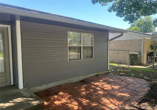 Photo 3 of Single family home for sale at 206 N Sunset, Madill, OK 73446 | MLS# 2625171 | Listing updated on 2026-09-29