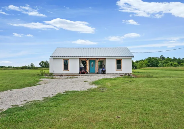Single family home for sale at 2200 N 166th Road, Mounds, OK 74047 | MLS# 2624533