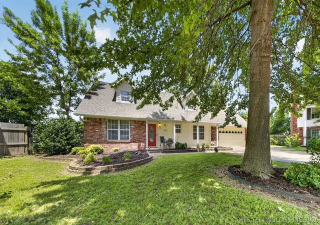 Photo 3 of Single family home for sale at 1102 W 20th Street, Claremore, OK 74017 | MLS# 2624559 | Listing updated on 2026-09-02