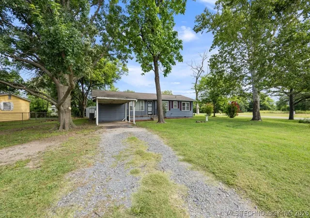 Photo 2 of Single family home for sale at 800 Nw 2nd Street, Wagoner, OK 74467 | MLS# 2625210 | Listing updated on 2026-09-14