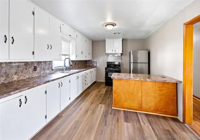 Photo 3 of Single family home for sale at 800 NW 2nd Street, Wagoner, OK 74467 | MLS# 2625210 | Listing updated on 2026-09-14