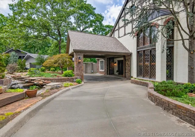 Photo 3 of Single family home for sale at 600 Brookhollow Ct, Bartlesville, OK 74006 | MLS# 2623804 | Listing updated on 2026-10-07