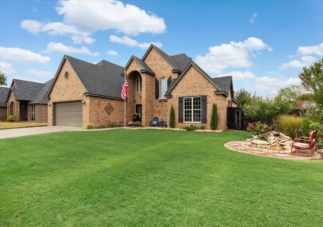 Photo 2 of Single family home for sale at 1002 Beretta Blvd, Durant, OK 74701 | MLS# 2625230 | Listing updated on 2026-09-14